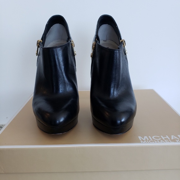 Michael Kors Black Leather Booties size 7 - Picture 3 of 5